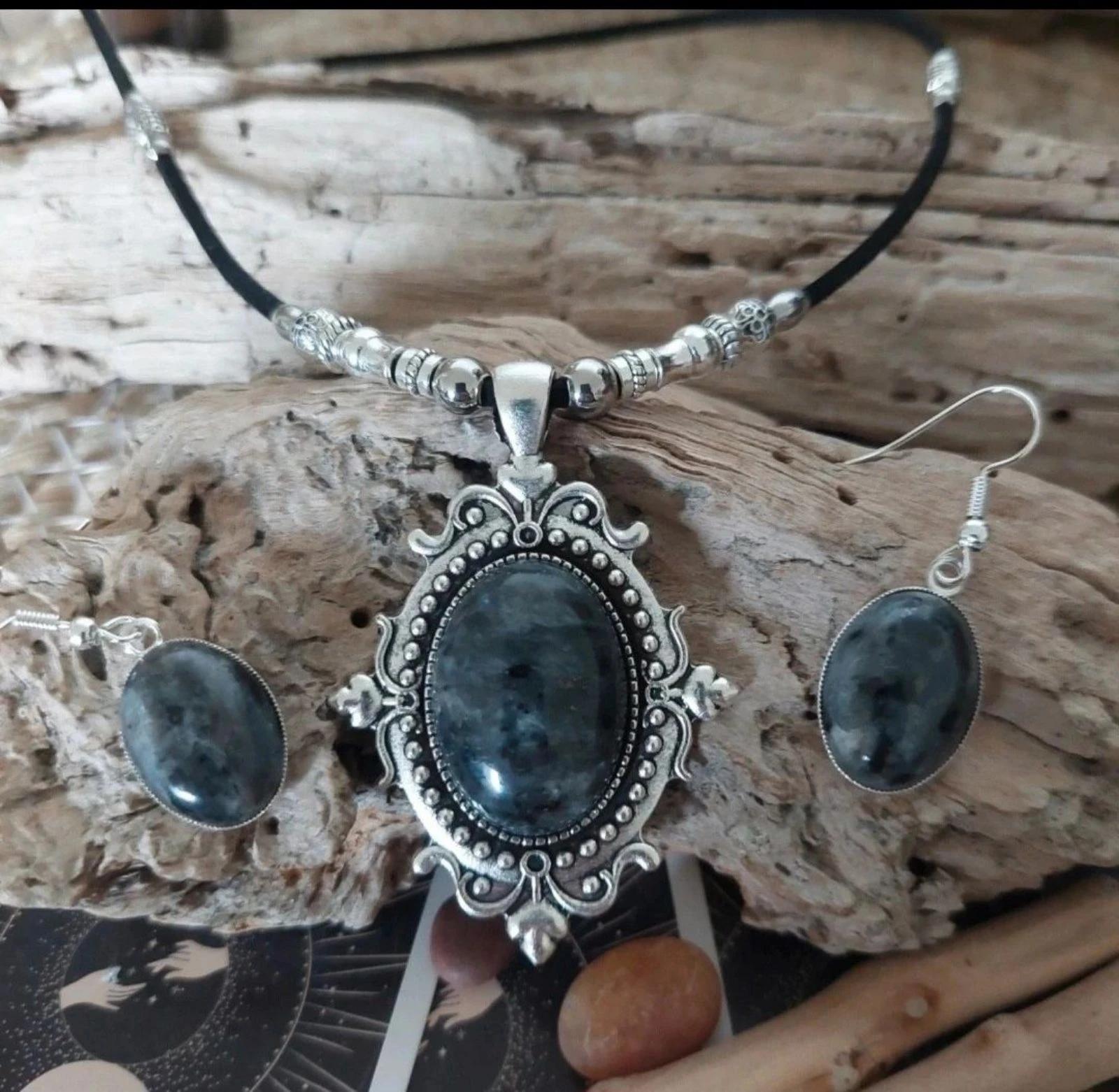 Parure boho-mística, magnífico camafeu vintage labradorita negra sautoir multiperlas – photo 4